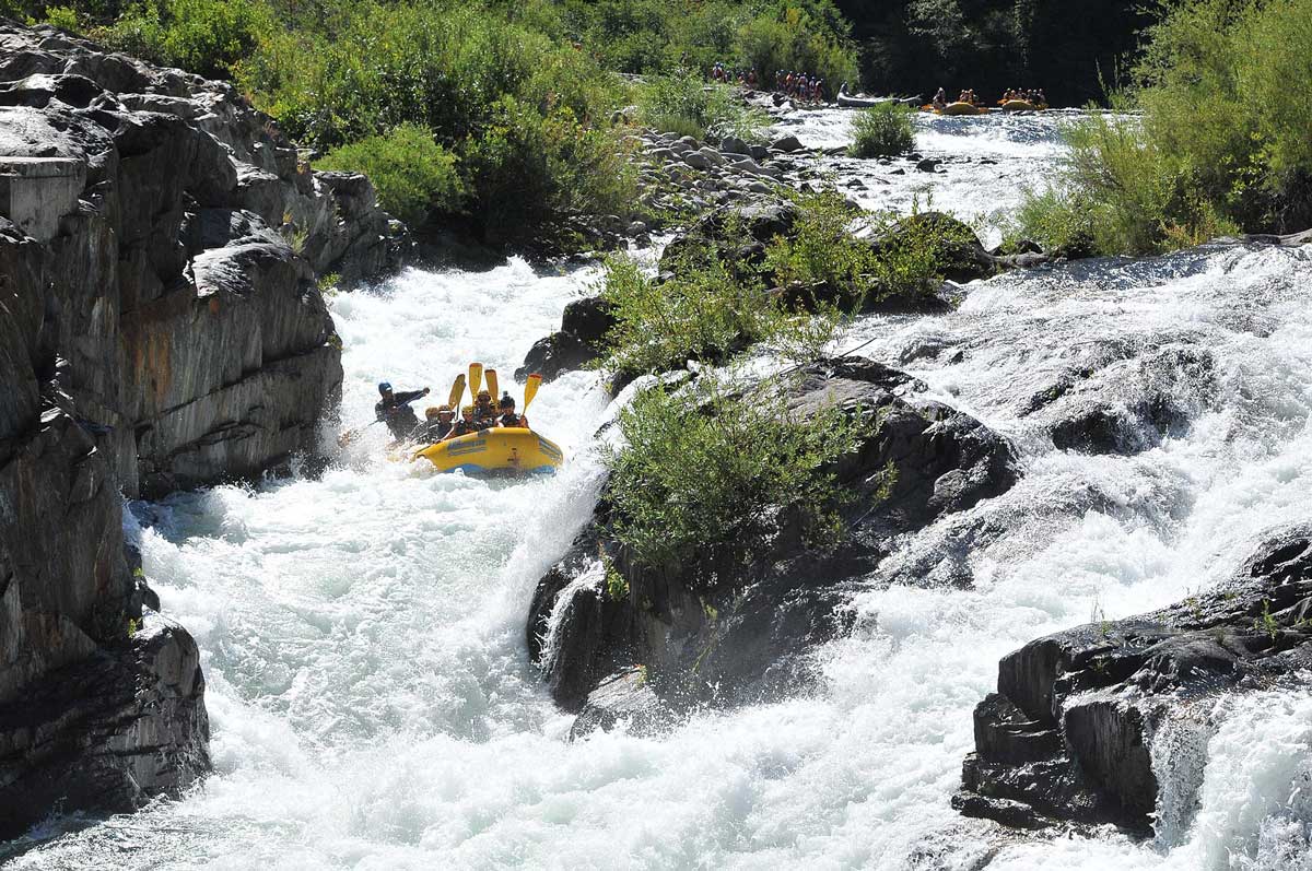 Whitewater raft trips on the American, Merced, and Kaweah rivers